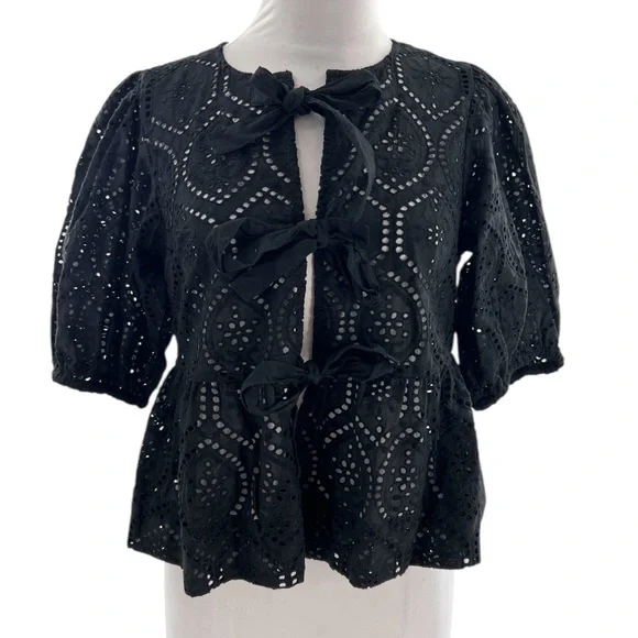 Evereve Elsie Eyelet Tie Front Blouse black sz XS - Picture 5 of 9
